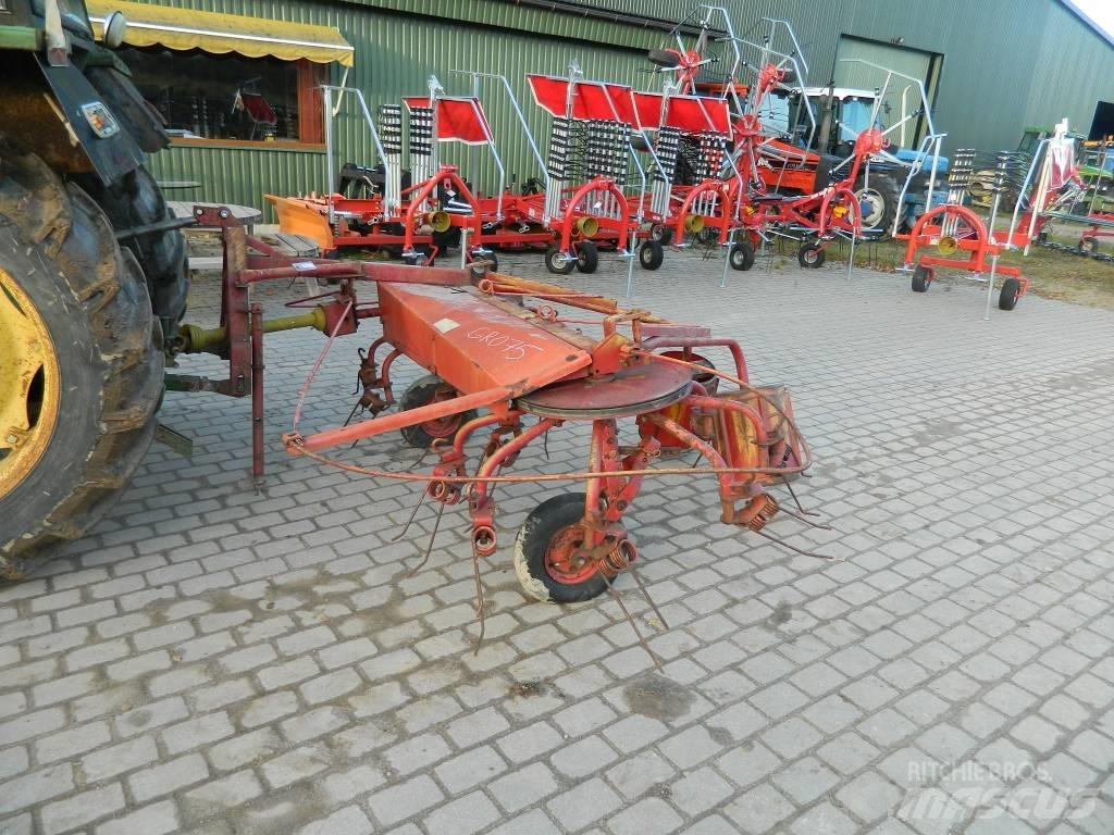 JF CR 320 Obracače a zhrabovače sena