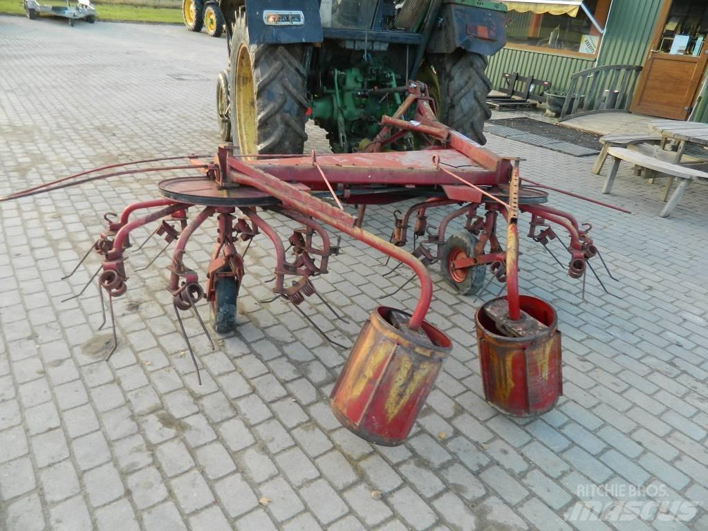 JF CR 320 Obracače a zhrabovače sena