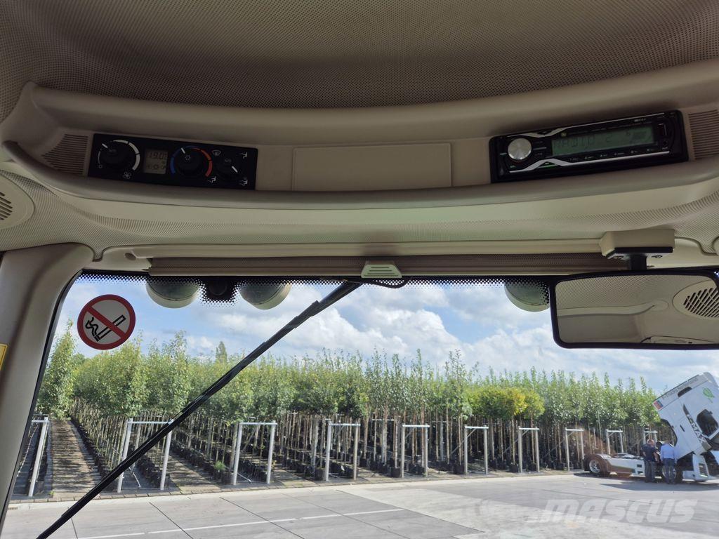 John Deere 6630 Traktory