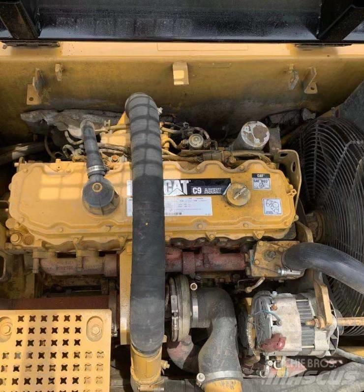 CAT 330DL Pásové rýpadlá
