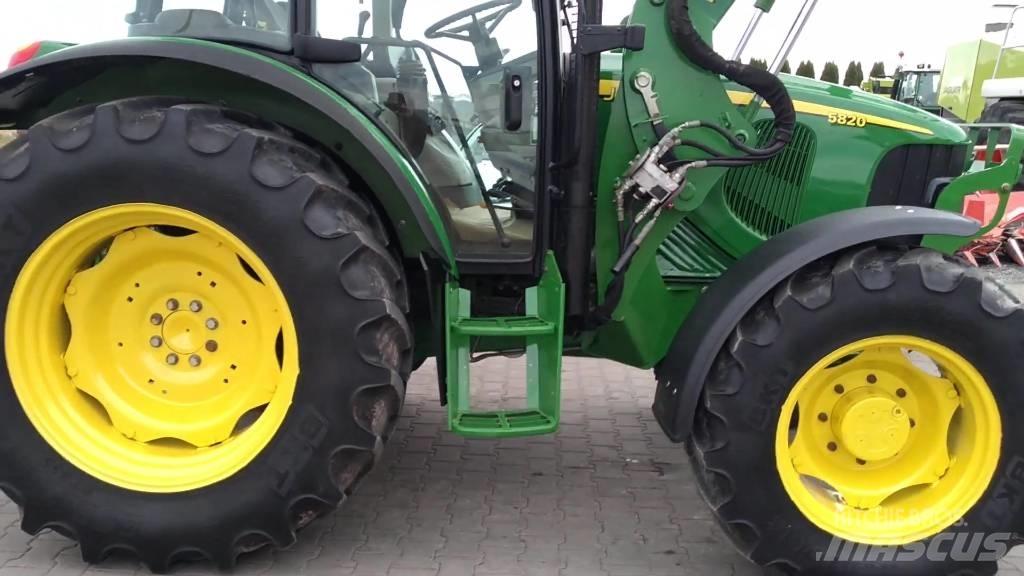 John Deere 5820 Traktory