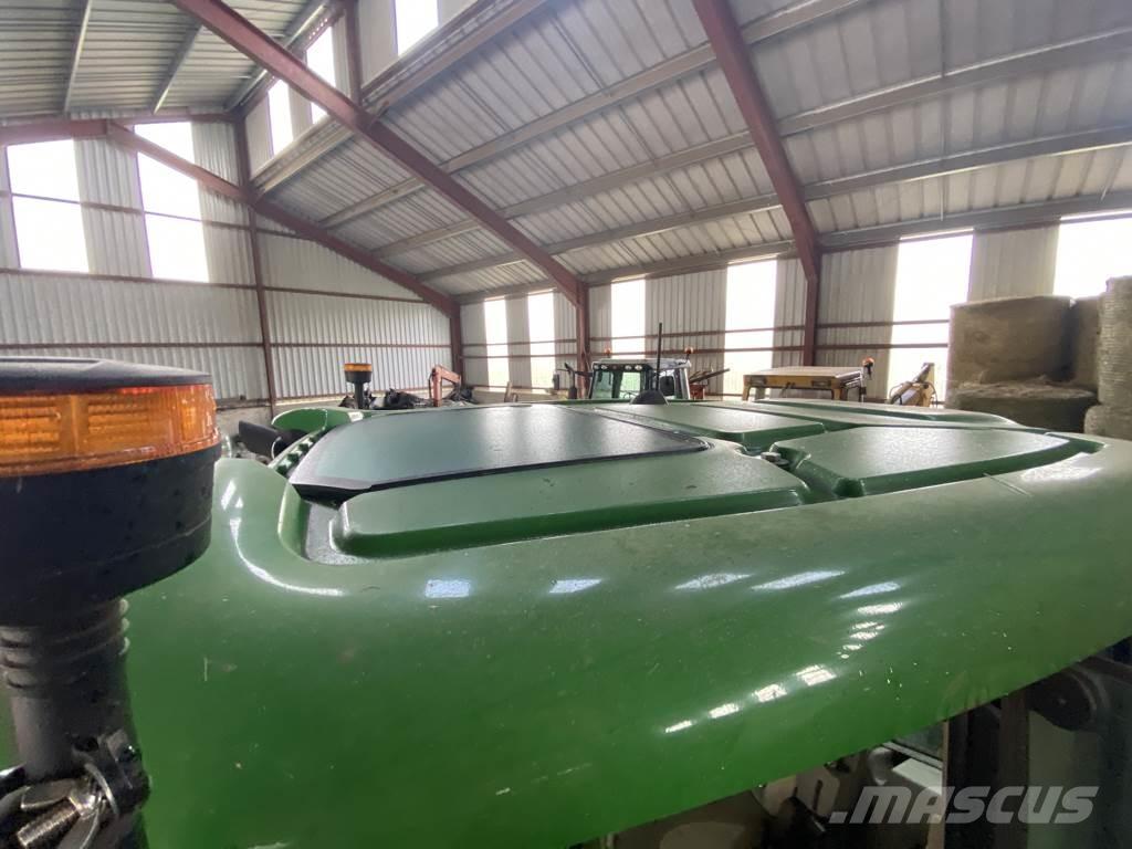 John Deere 6110M Traktory