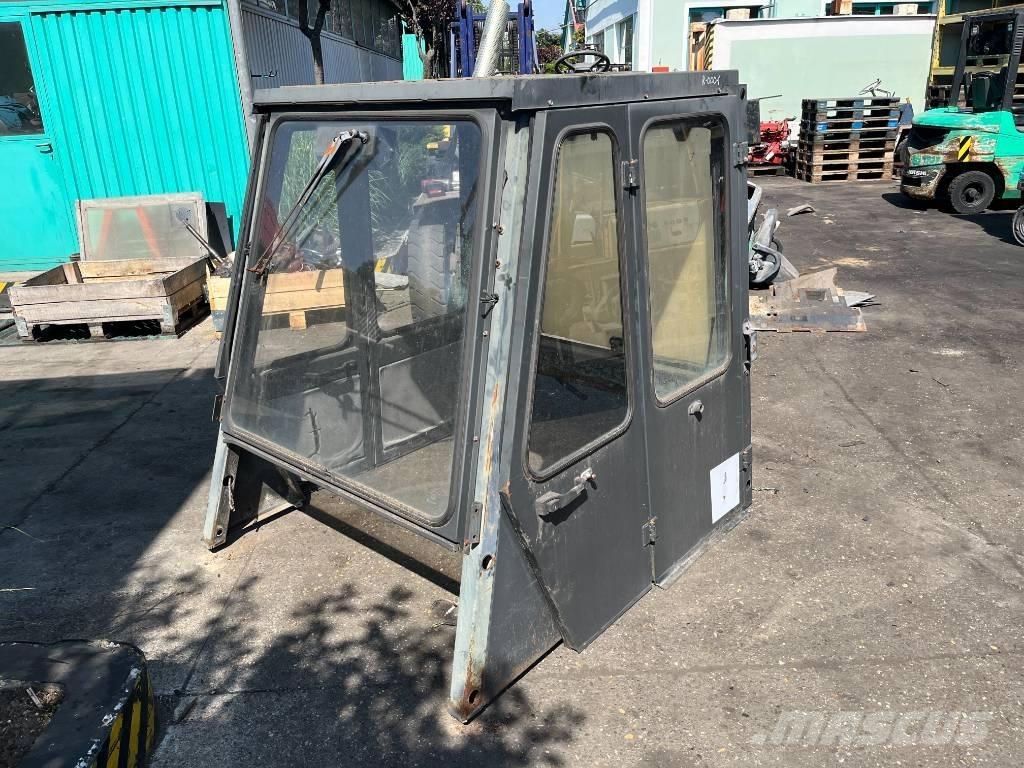 Nissan CABIN W-1038 Kabíny a interiér