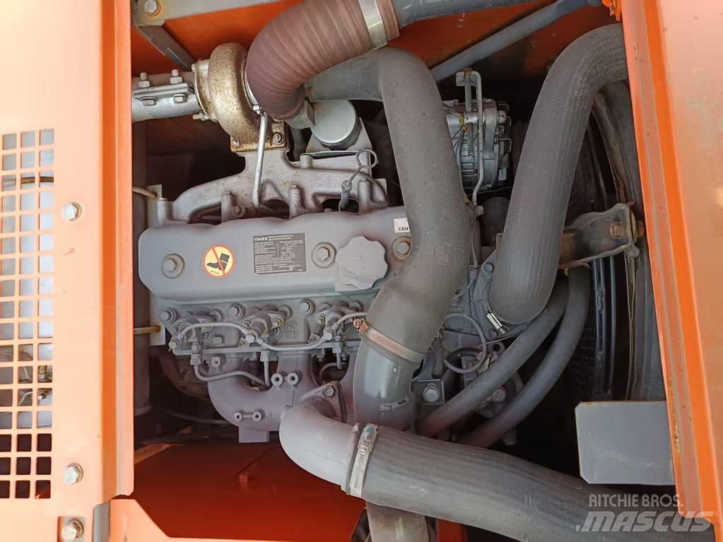 Hitachi ZX135 Pásové rýpadlá
