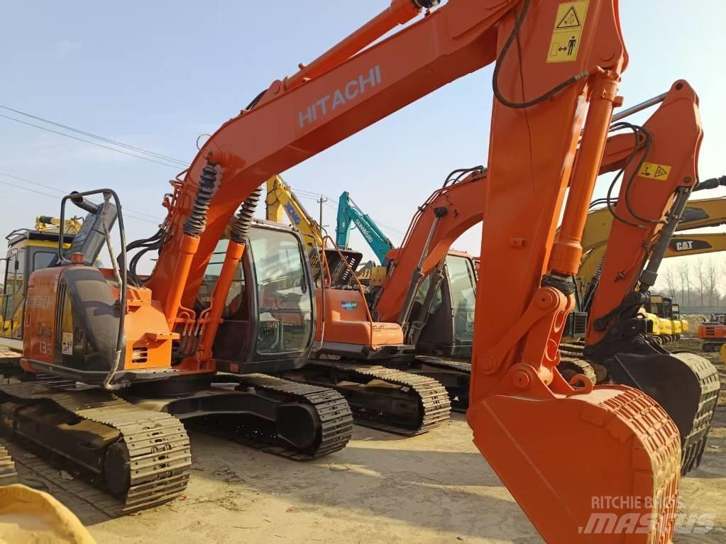 Hitachi ZX135 Pásové rýpadlá