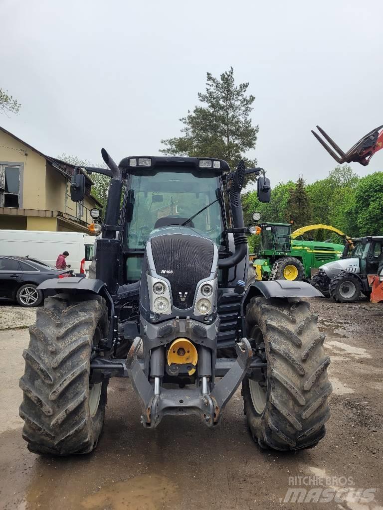 Valtra N 104 Traktory