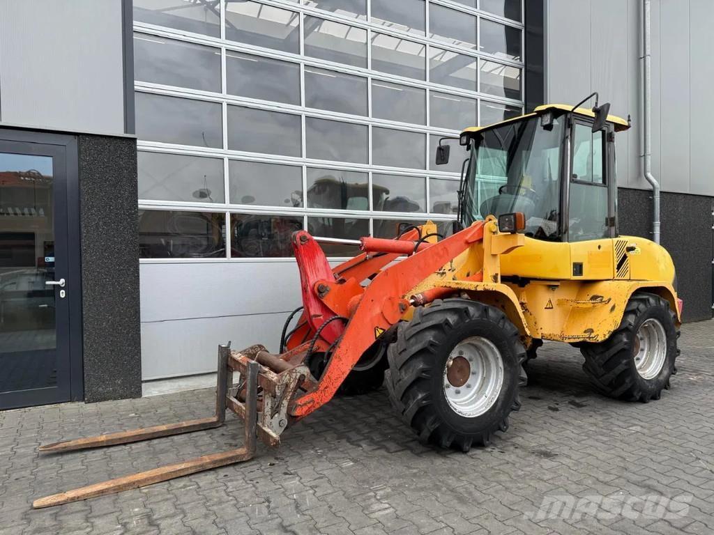 Volvo L35B Kolesové nakladače