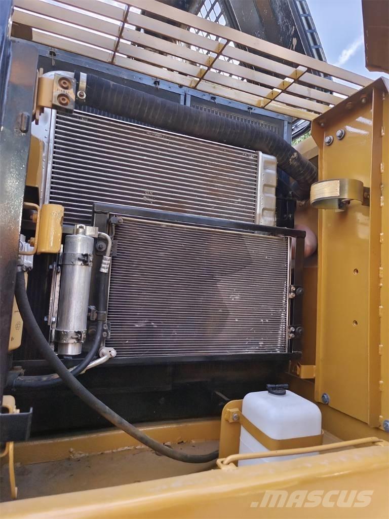 CAT 320 D Pásové rýpadlá
