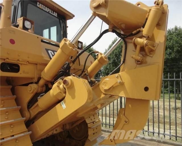CAT D 8 R Pásové dozéry