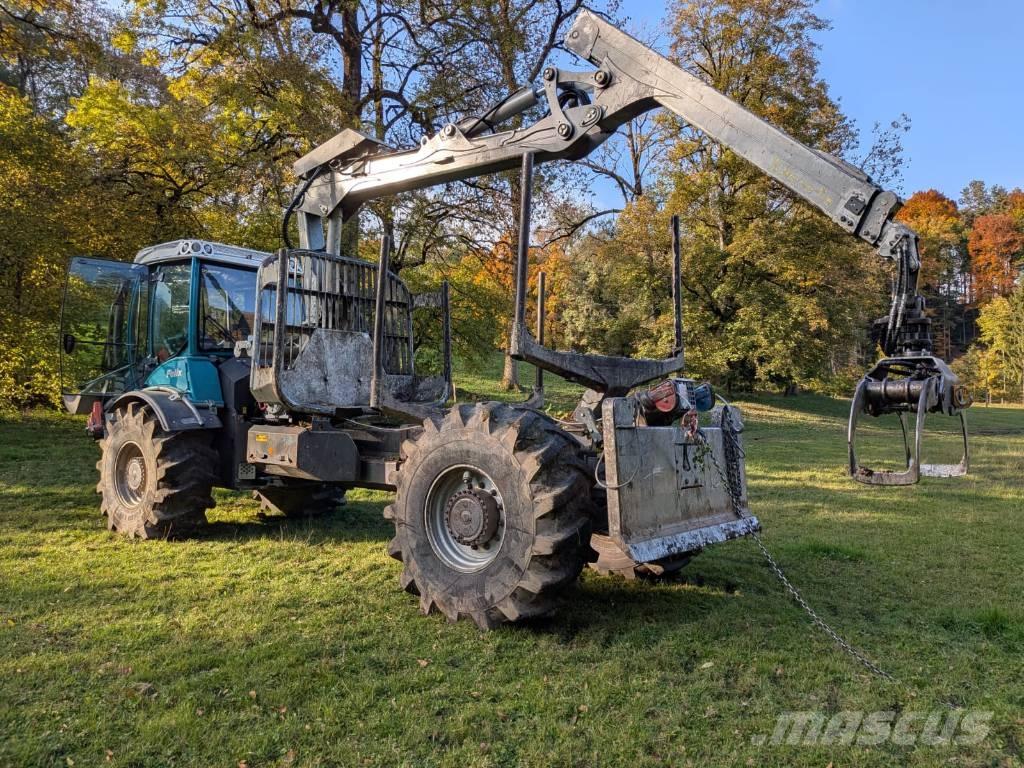 Pfanzelt Felix Lesné traktory