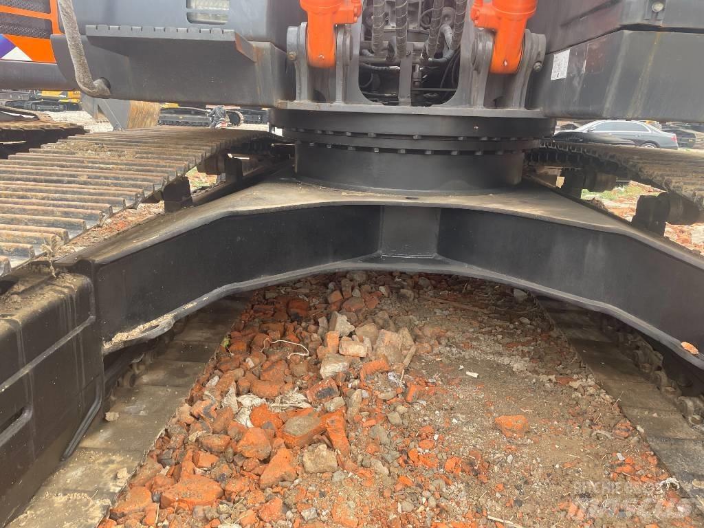 Hitachi ZX 200 Pásové rýpadlá