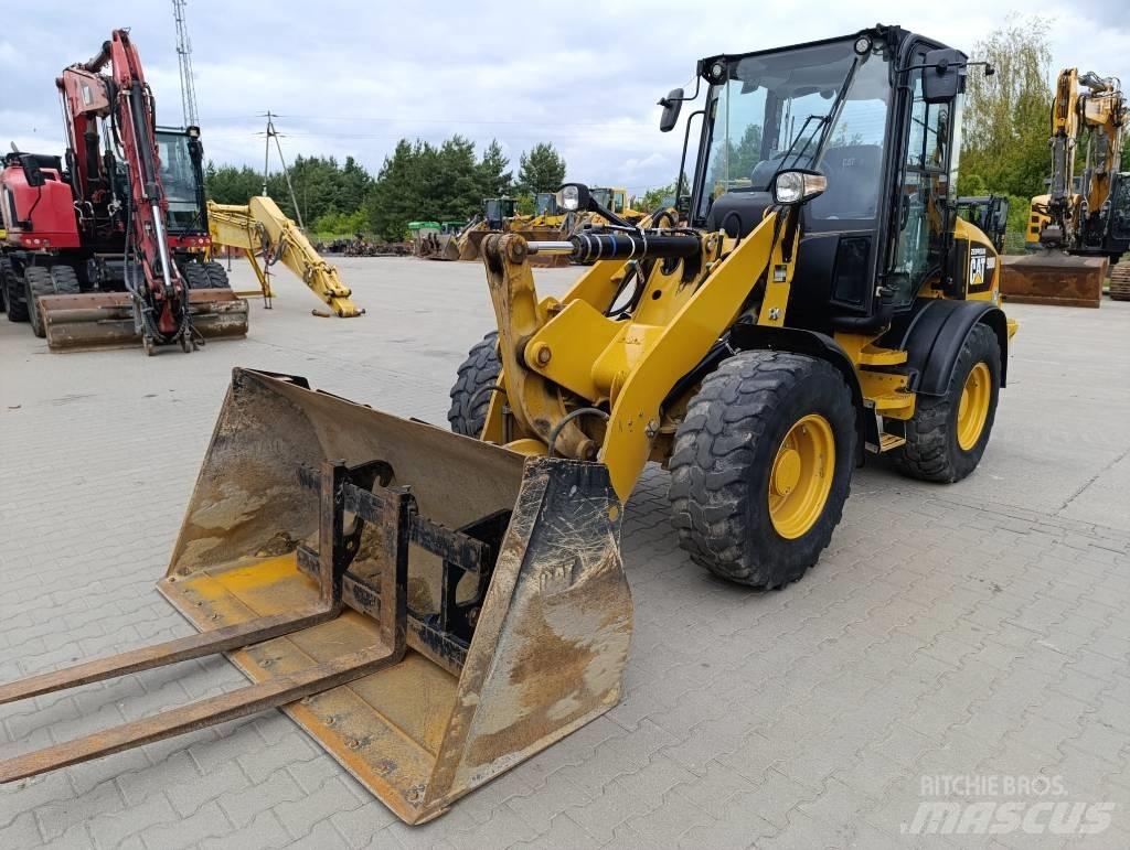 CAT 908M Kolesové nakladače