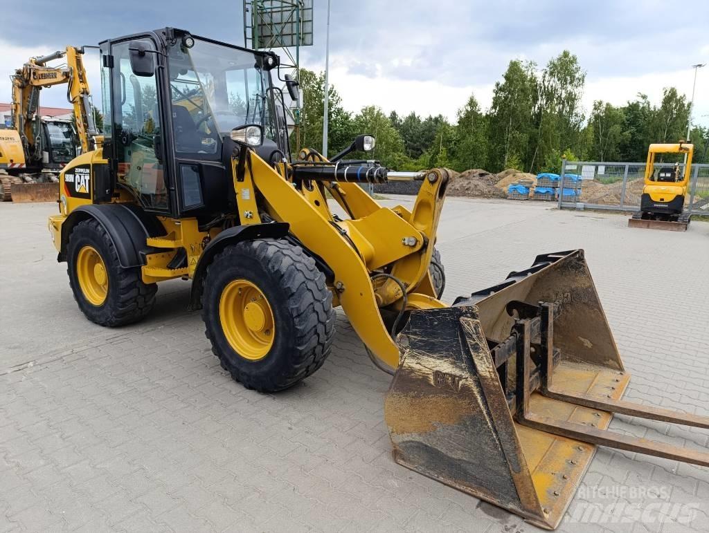 CAT 908M Kolesové nakladače