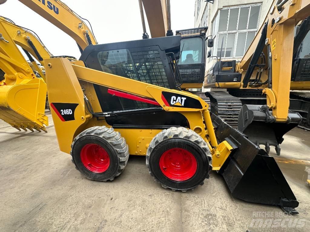 CAT 246 D Šmykom riadené nakladače