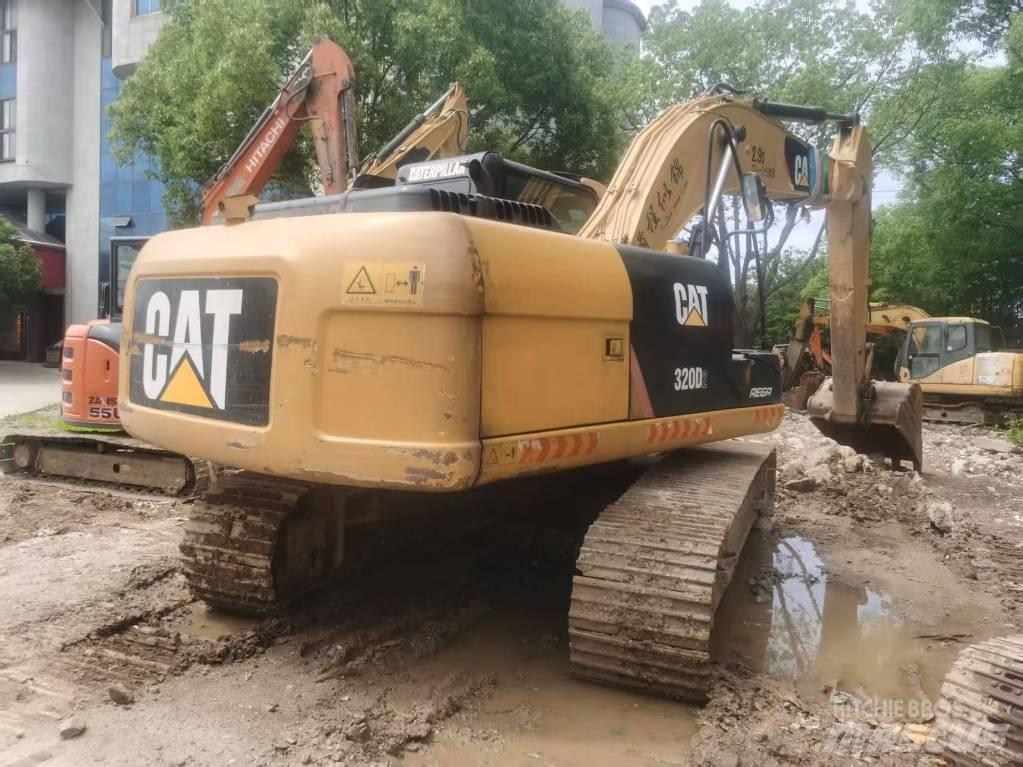 CAT 320 D2 Pásové rýpadlá