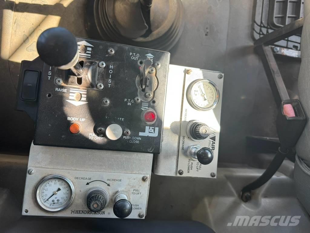 Mack GU813 Sklápače