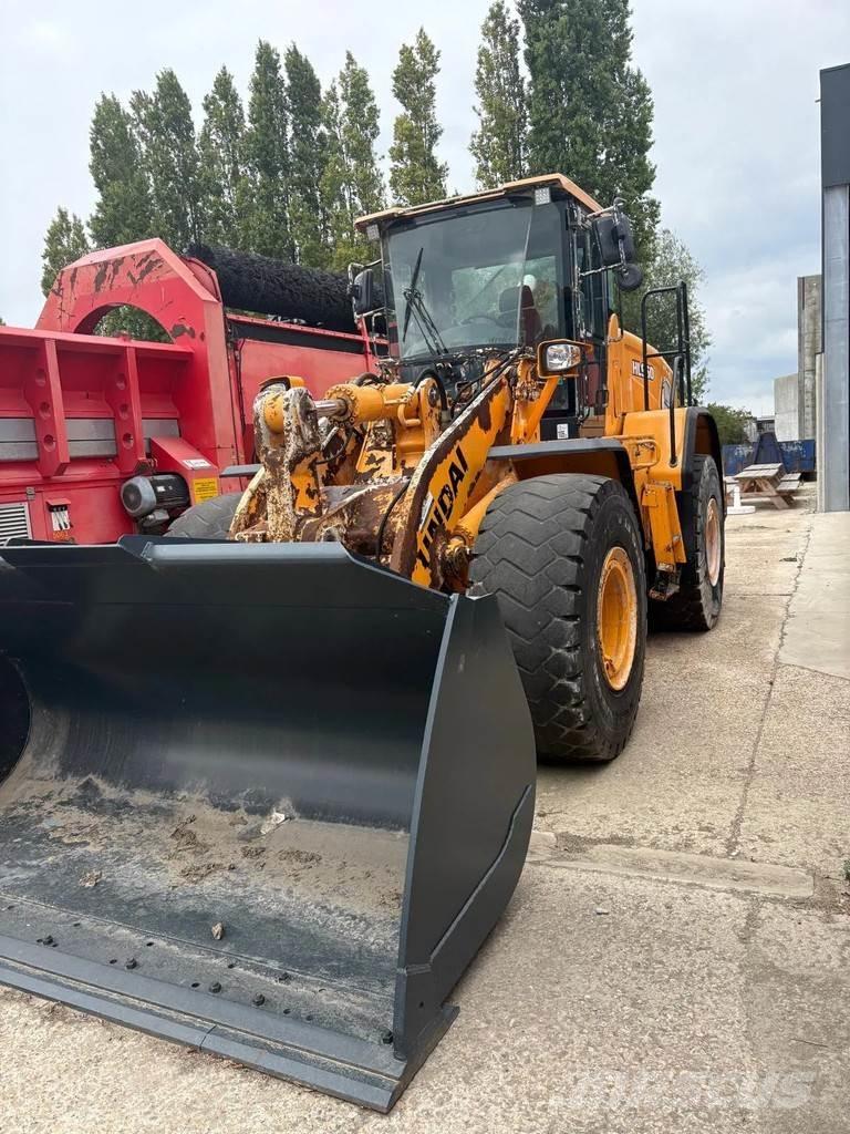 Hyundai HL960 Kolesové nakladače