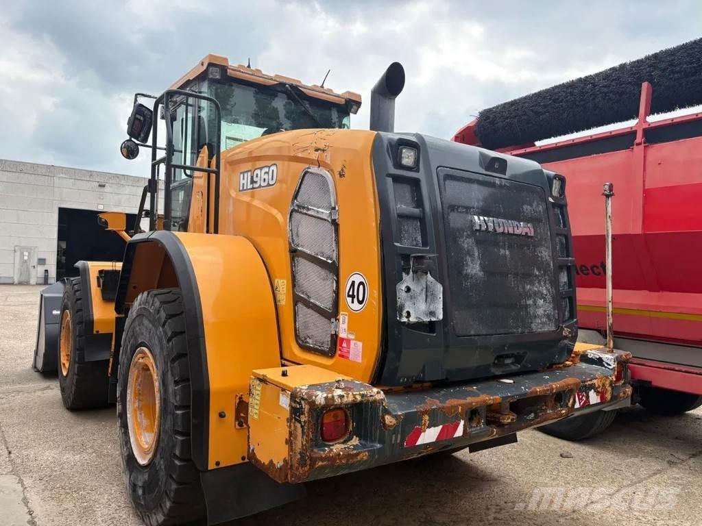 Hyundai HL960 Kolesové nakladače