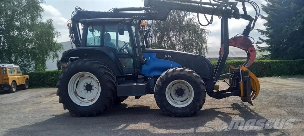 Valtra T130 Traktory