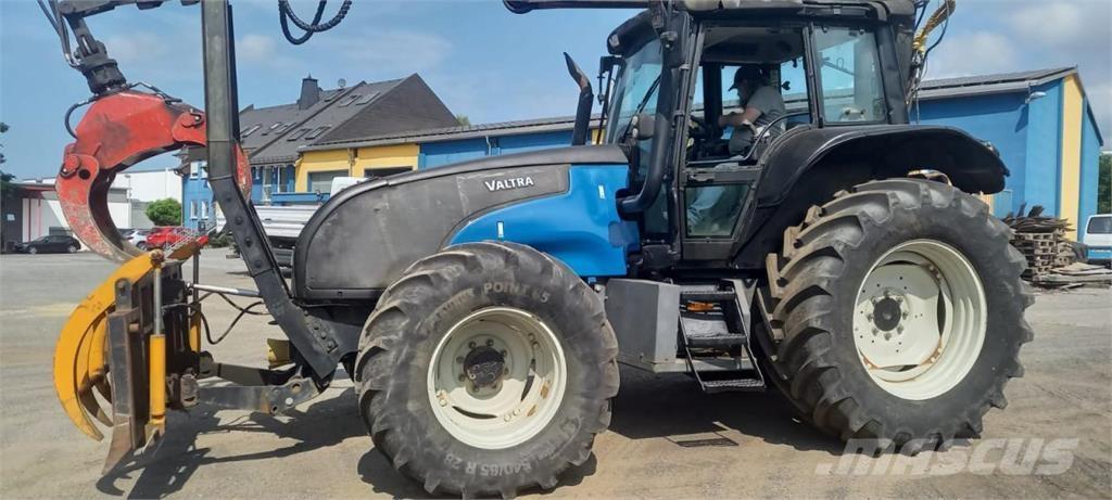 Valtra T130 Traktory