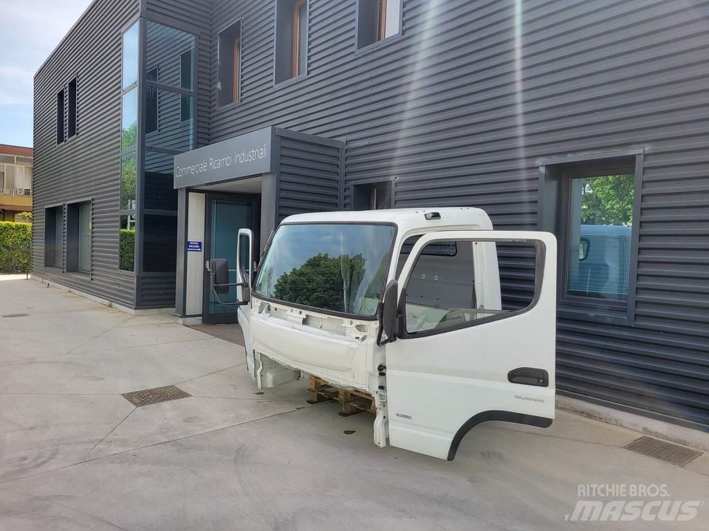 Mitsubishi Fuso "C" Kabíny a interiér