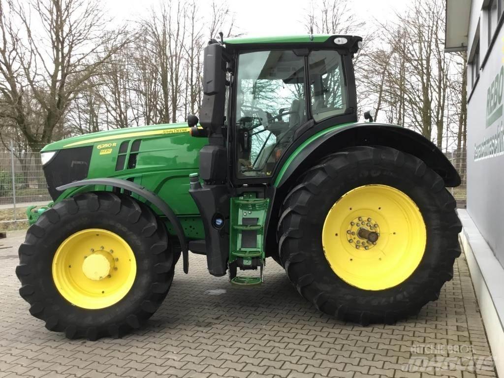 John Deere 6250R Traktory