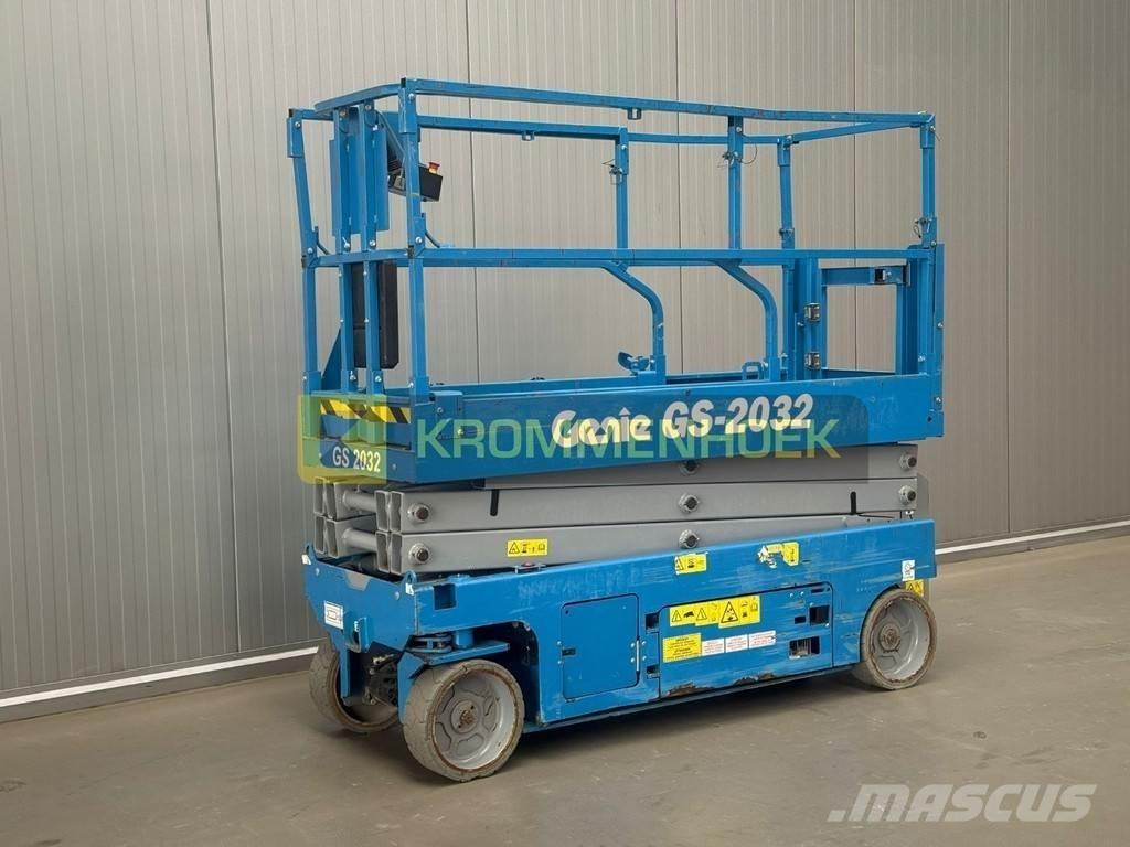 Genie GS 2032 Nožnicové zdvíhacie plošiny