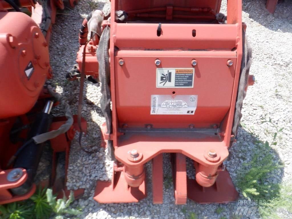 Ditch Witch M530 Pluhy
