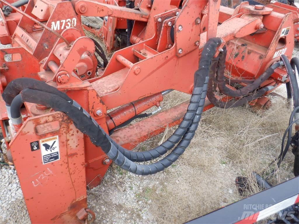 Ditch Witch M730 Pluhy