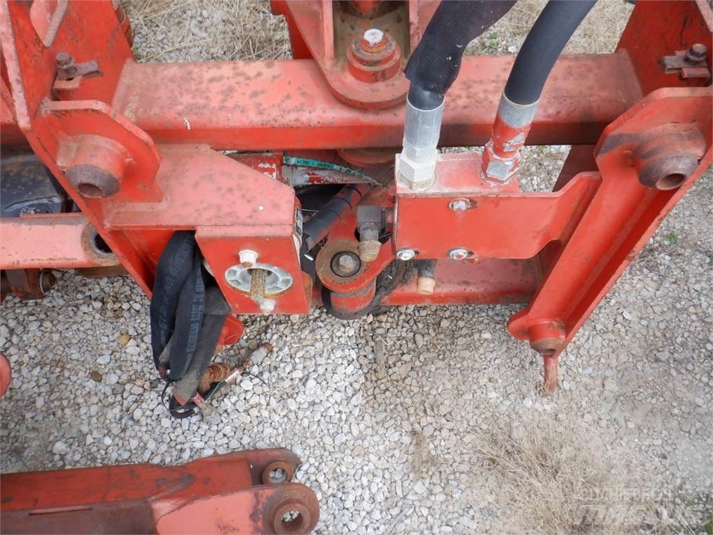 Ditch Witch M730 Pluhy