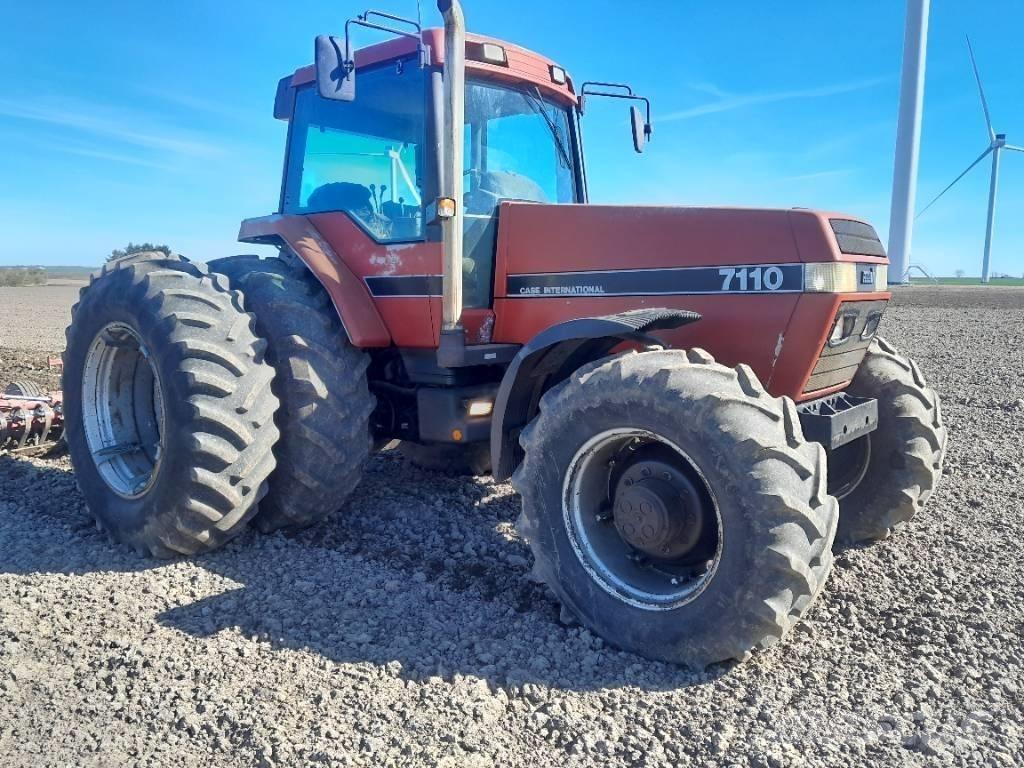 Case IH Magnum 7110 Traktory