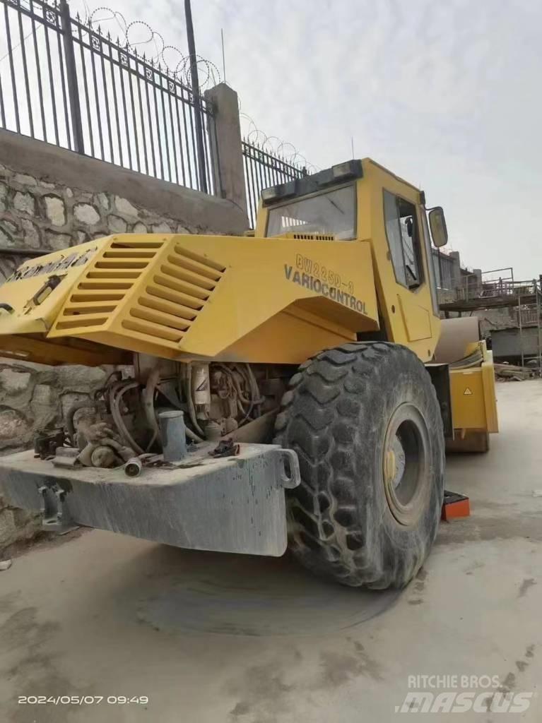 Bomag bw225d-3 Ťahačové valce