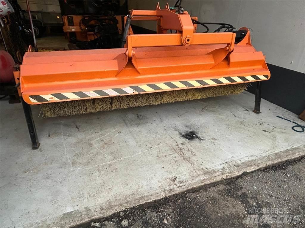 FMG avoharja AH240 Zametacie kefy