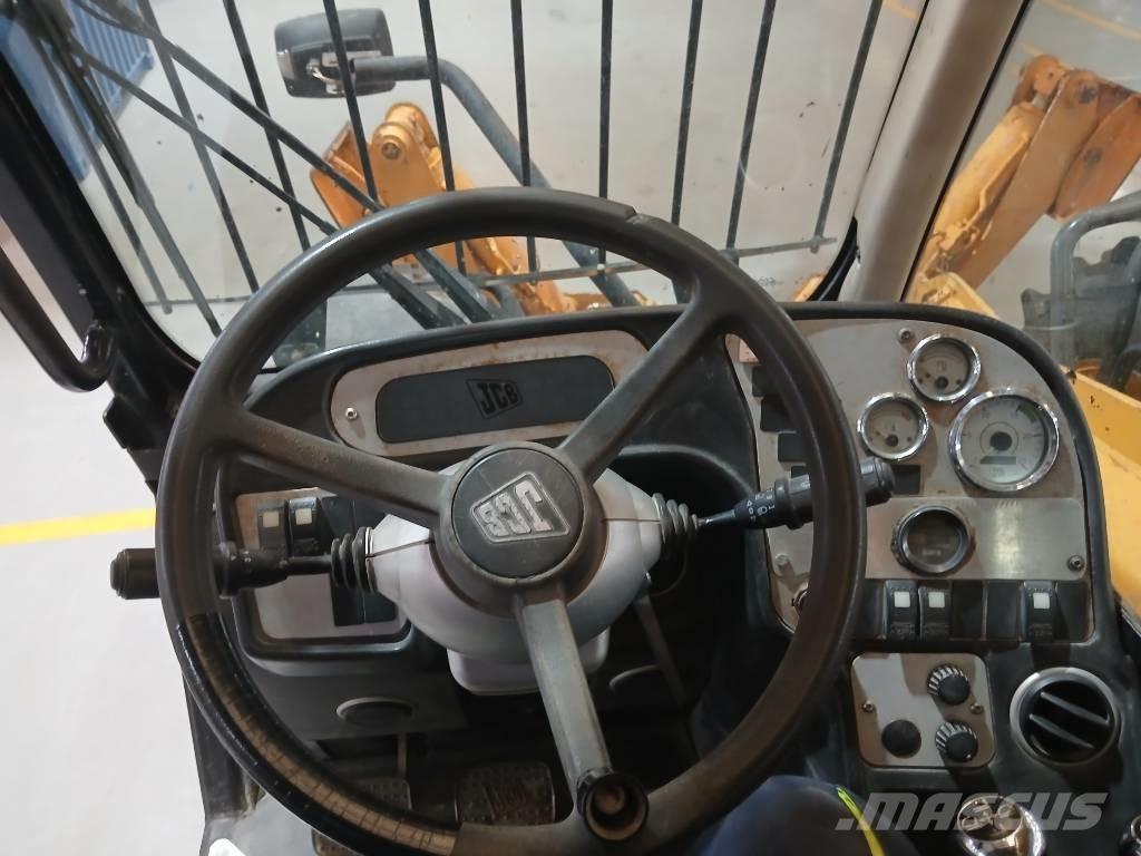 JCB 535 V 125 Teleskopické manipulátory