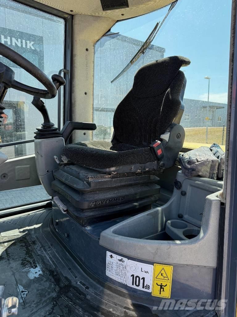 Yanmar V 80 Kolesové nakladače