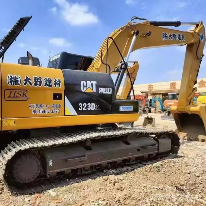 CAT CAT323D2L Pásové rýpadlá