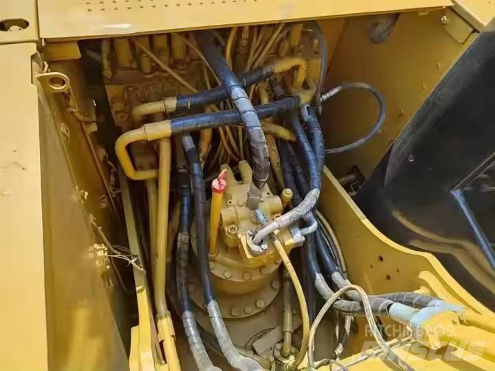 CAT CAT323D2L Pásové rýpadlá