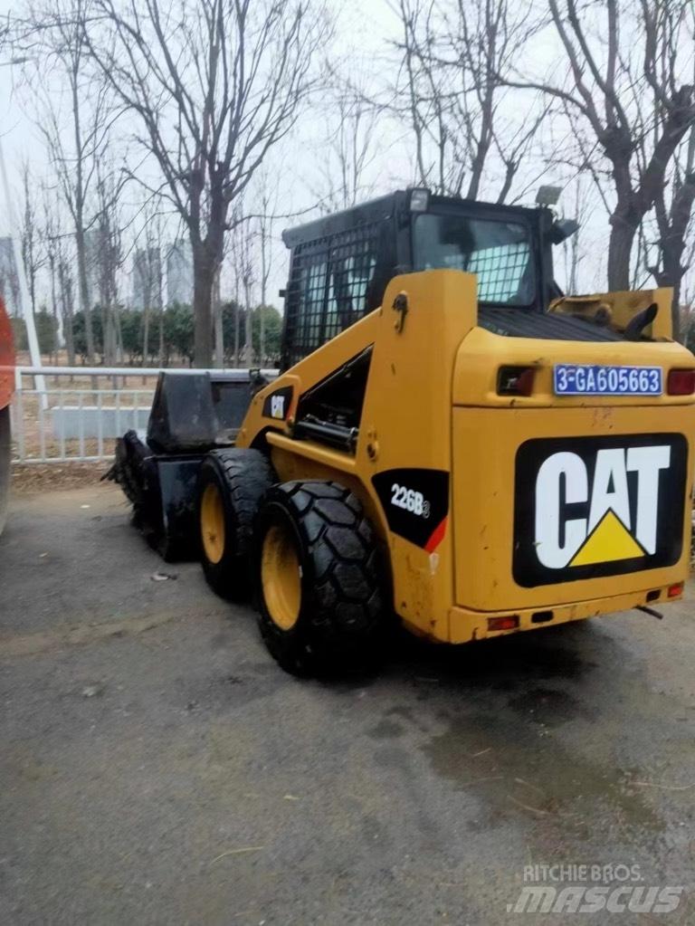 CAT 226 B Šmykom riadené nakladače