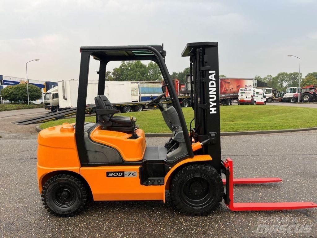 Hyundai 30D-7E Dieselové vozíky