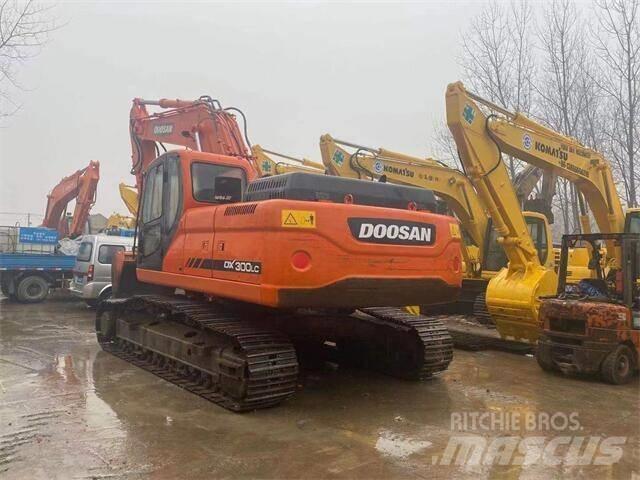 Doosan DX 300 Pásové rýpadlá