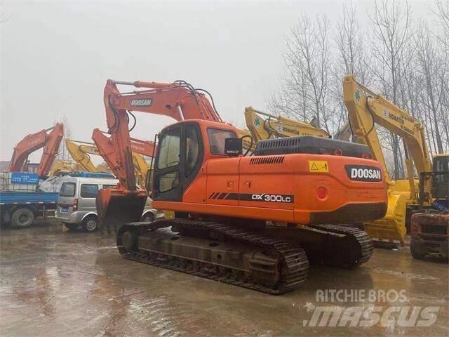 Doosan DX 300 Pásové rýpadlá