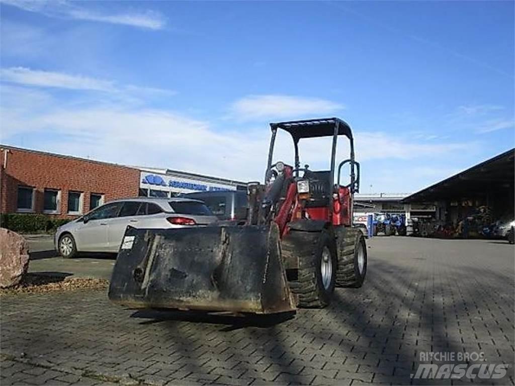 Schäffer 2430 Kolesové nakladače