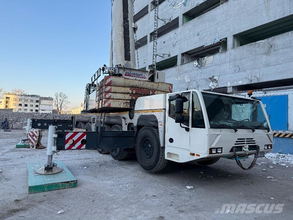 Demag AC 200-1 Univerzálne terénne žeriavy
