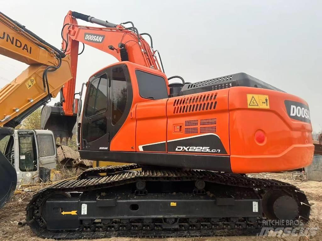 Doosan DX225LC-9C Pásové rýpadlá