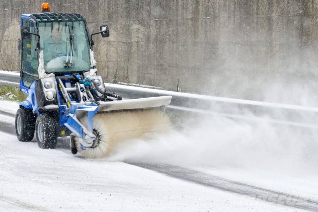 Multione 2.3 EFI Viacúčelové nakladače