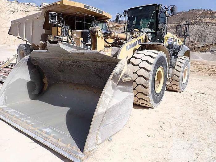 Komatsu WA475 Kolesové nakladače