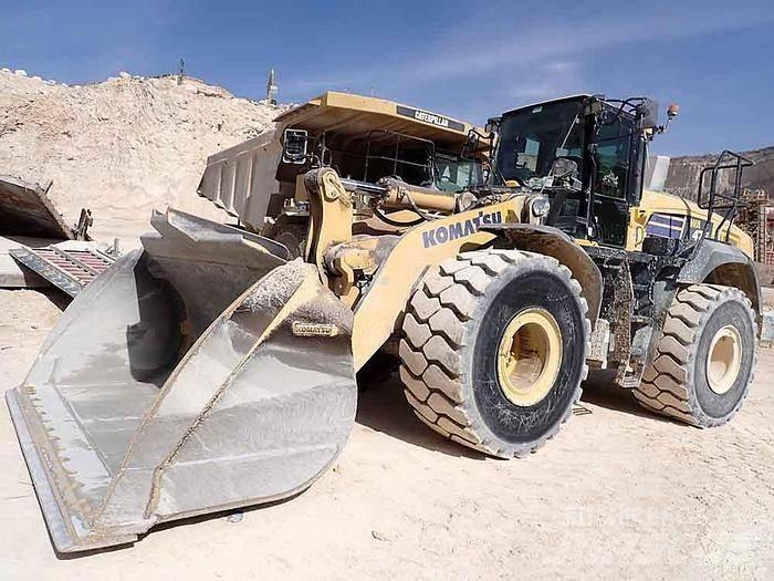Komatsu WA475 Kolesové nakladače
