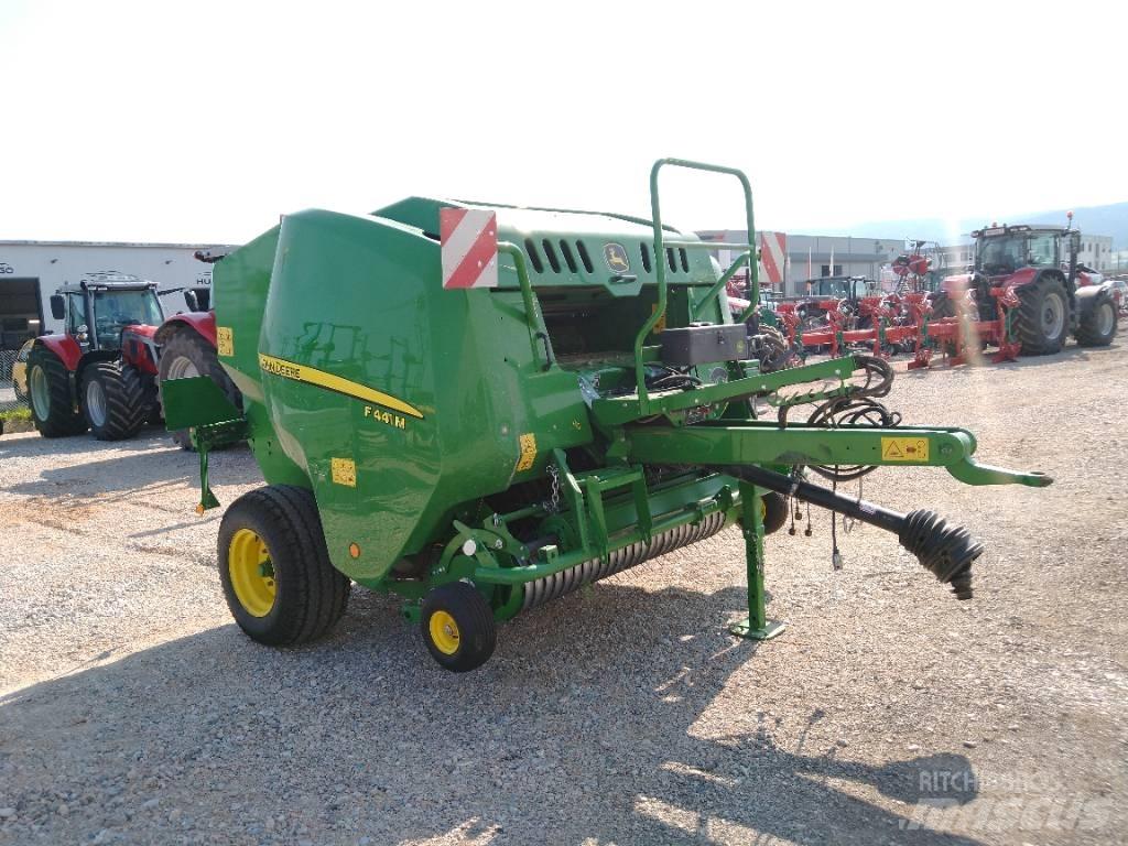 John Deere F441M Lisy na okrúhle balíky