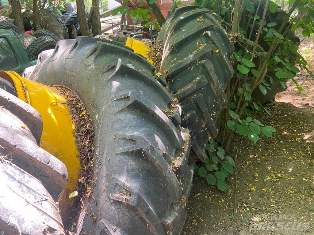 John Deere 4650 Traktory