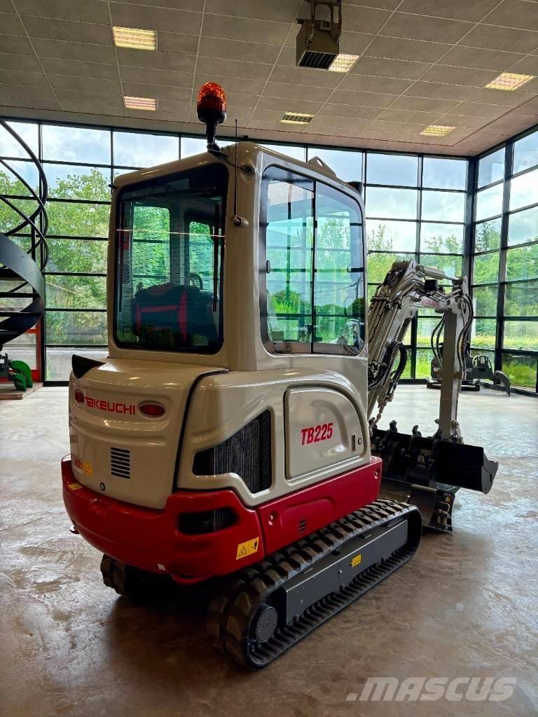 Takeuchi TB 225 Mini rýpadlá < 7t